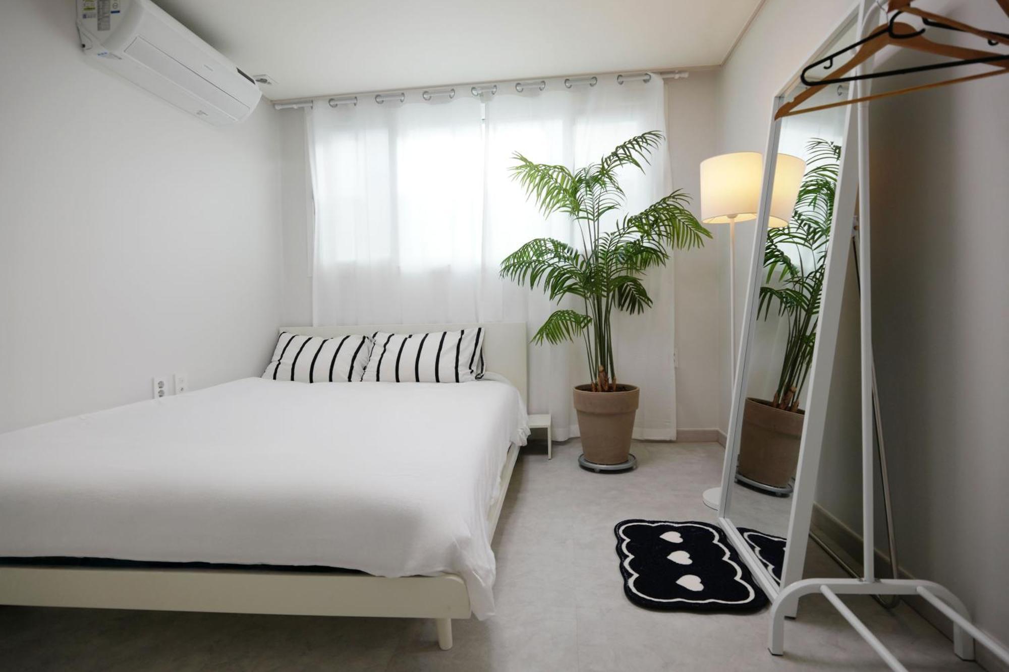 H House Yeonnam Apartment Сеул Екстериор снимка