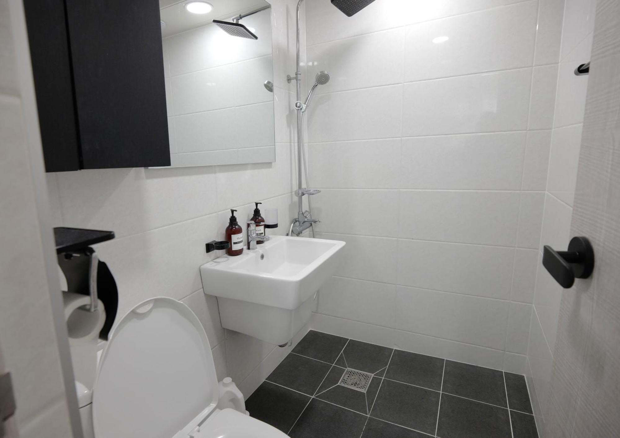 H House Yeonnam Apartment Сеул Екстериор снимка